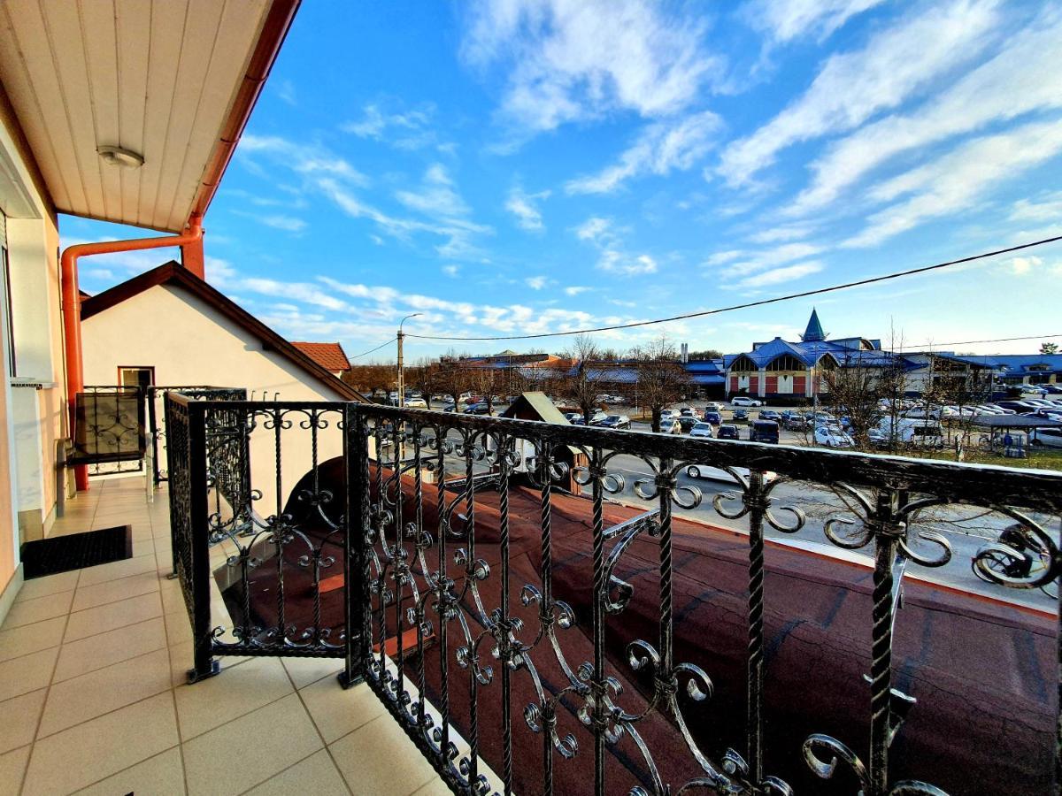 Eva Panzio Hotel ชาร์วาร์ ภายนอก รูปภาพ
