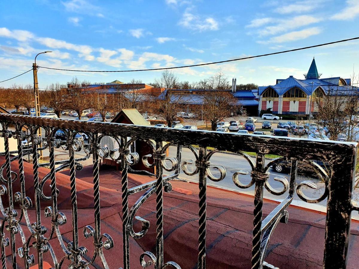 Eva Panzio Hotel ชาร์วาร์ ภายนอก รูปภาพ