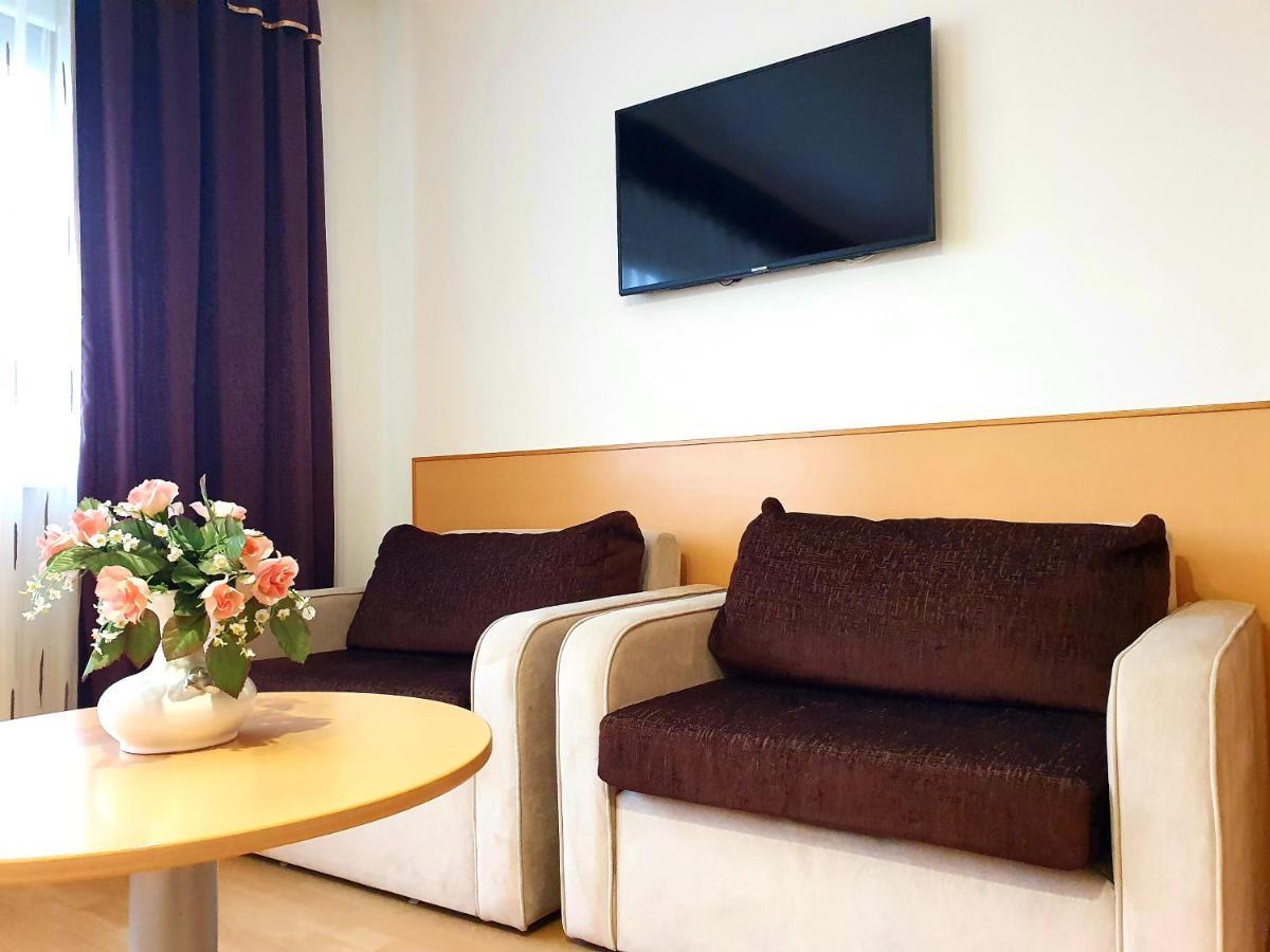 Eva Panzio Hotel ชาร์วาร์ ภายนอก รูปภาพ