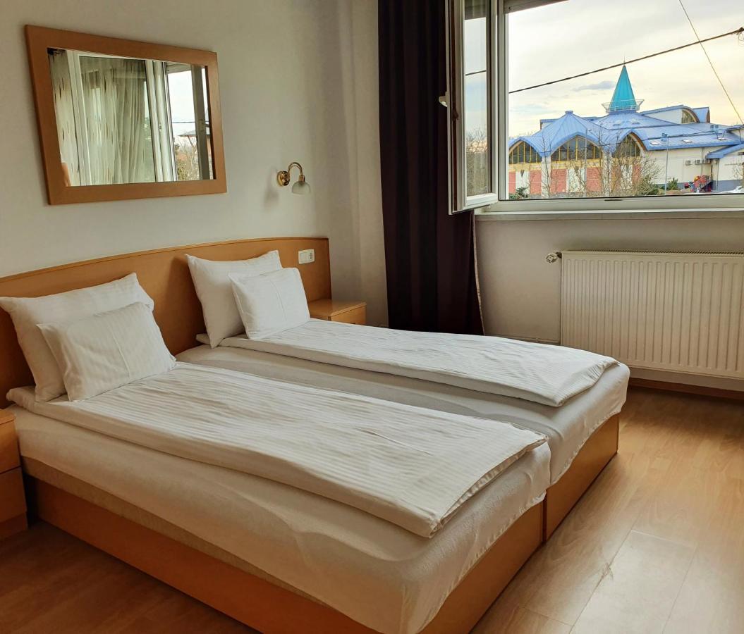 Eva Panzio Hotel ชาร์วาร์ ภายนอก รูปภาพ
