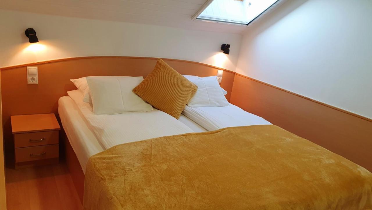 Eva Panzio Hotel ชาร์วาร์ ภายนอก รูปภาพ