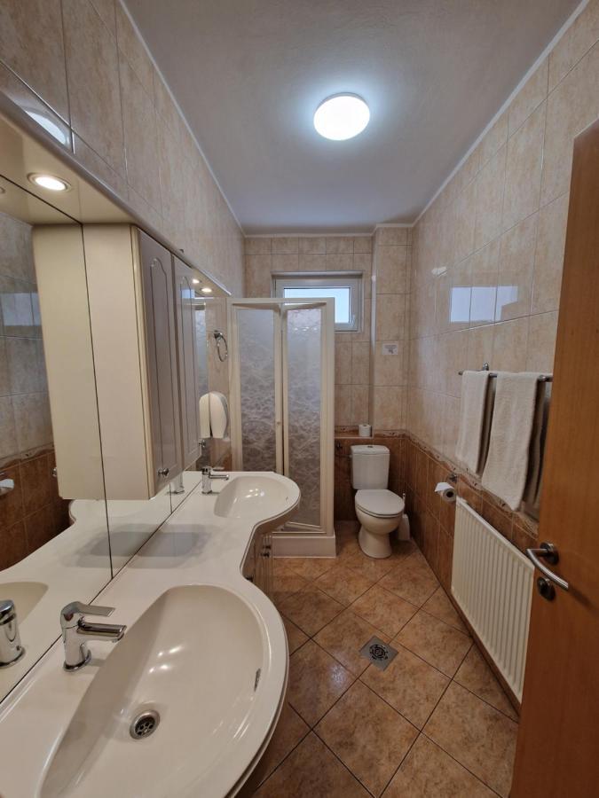 Eva Panzio Hotel ชาร์วาร์ ภายนอก รูปภาพ