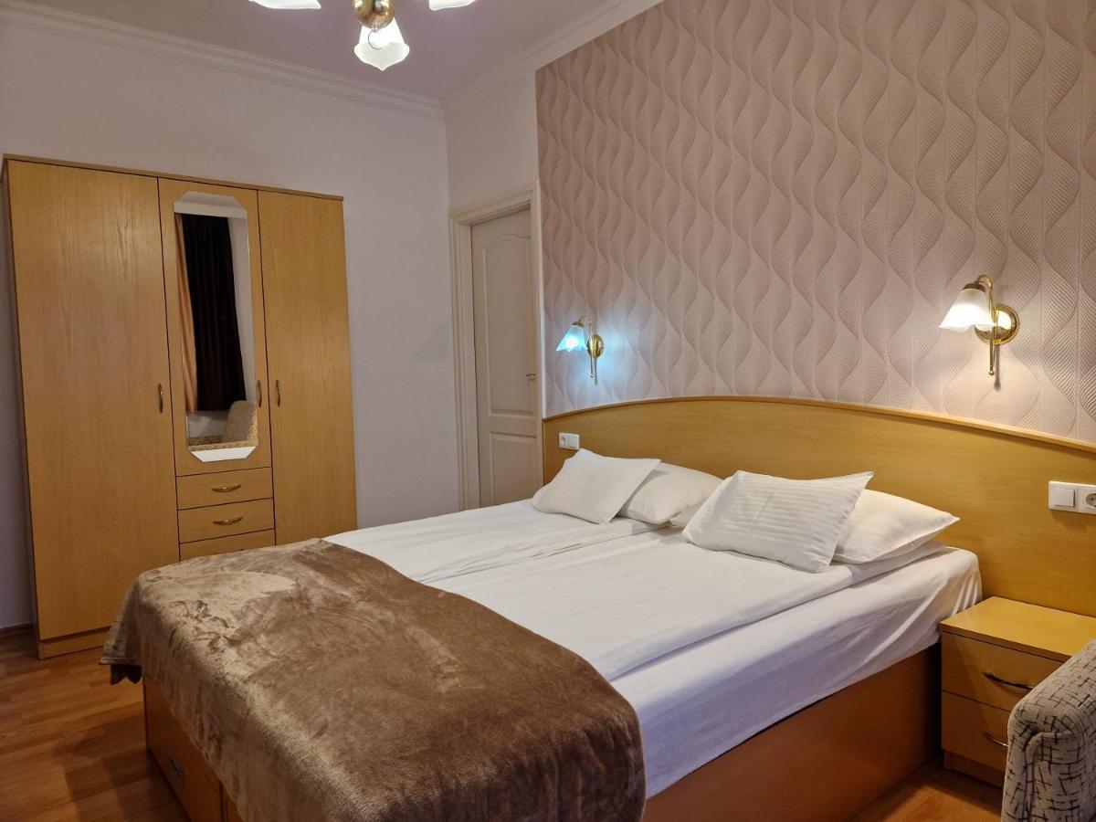 Eva Panzio Hotel ชาร์วาร์ ภายนอก รูปภาพ