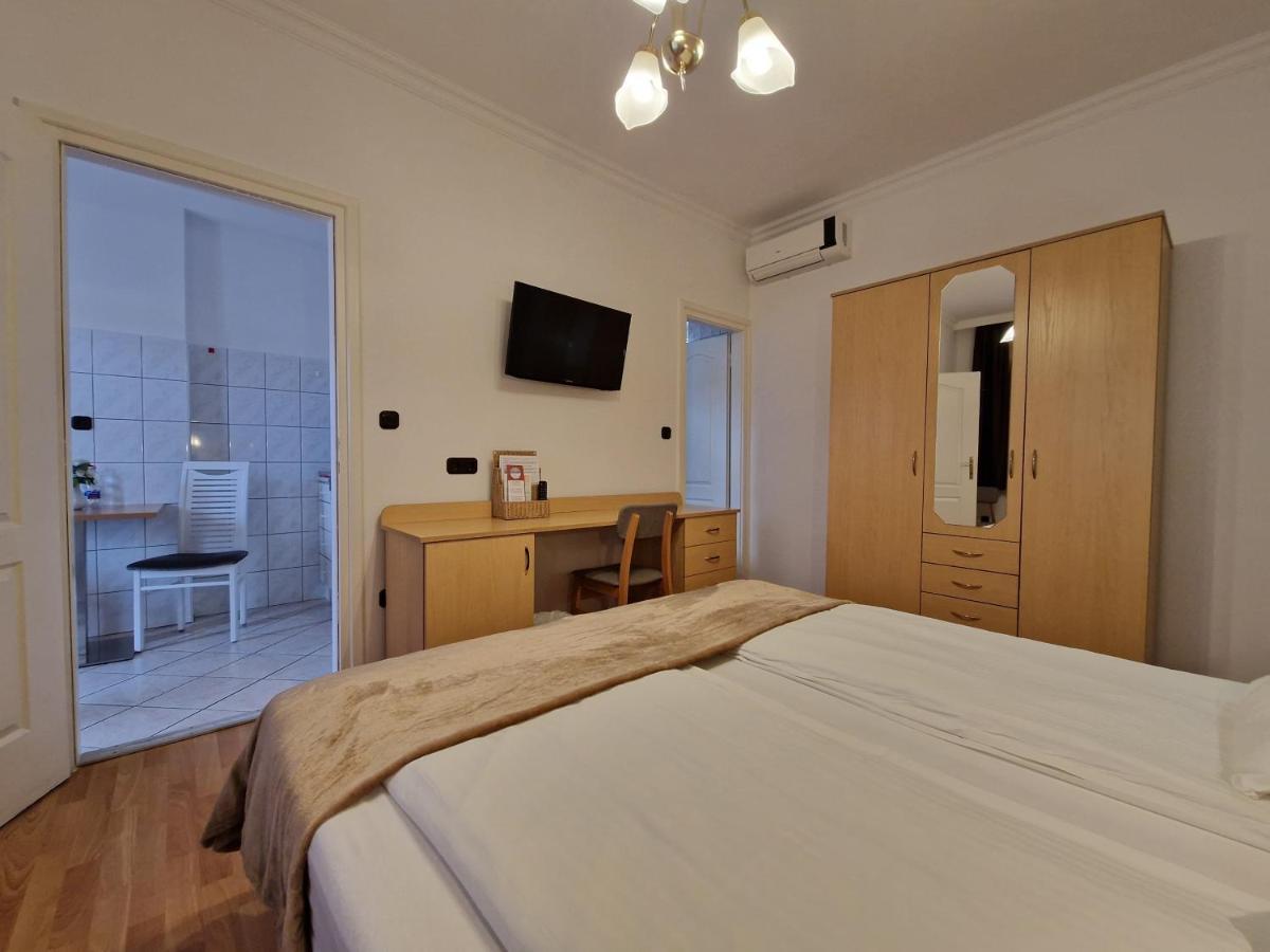 Eva Panzio Hotel ชาร์วาร์ ภายนอก รูปภาพ