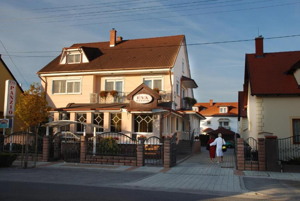 Eva Panzio Hotel ชาร์วาร์ ภายนอก รูปภาพ